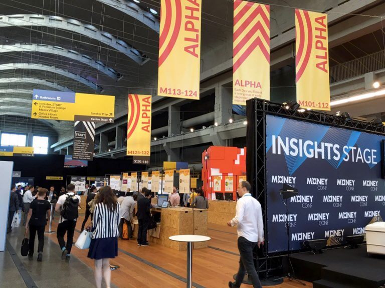 Banderolas para eventos y publicidad exterior