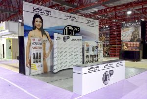 Montaje de stand y lonas publicitarias para Life Pro en feria